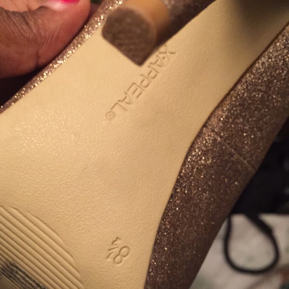 Heels ๐ - Picture 3 of 4